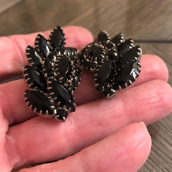 Vintage Black Glass Rhinestone Cluster Clip Earrings - Picture 13 of 15
